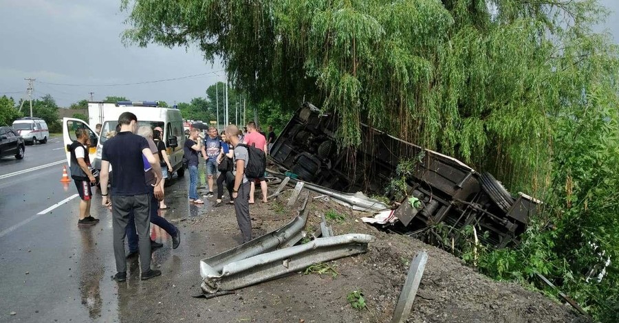 На Винничине перевернулся автобус: пострадали 6 человек