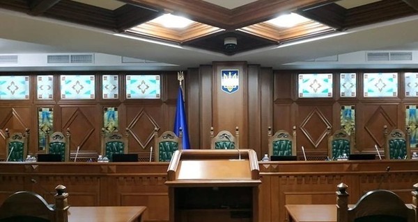 Конституционный суд продолжил рассмотрение вопроса о роспуске Рады