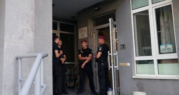 Соседи Дмитрия Тымчука: 