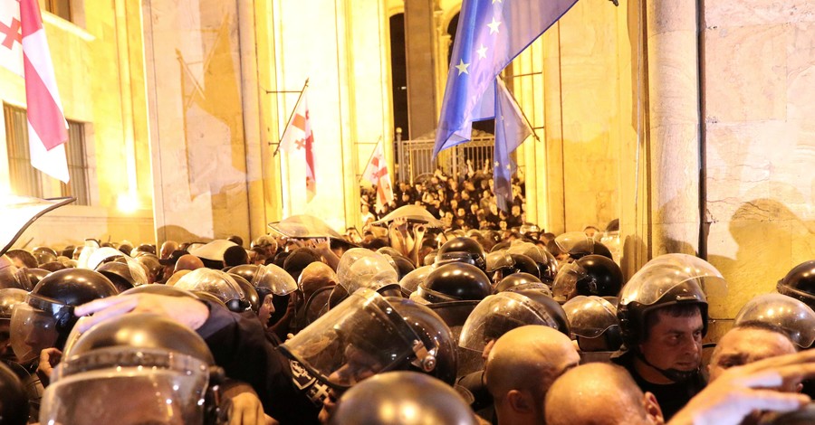 Протесты в Грузии: требуют отставки спикера парламента, глав МВД и СГБ 