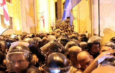 Протесты в Грузии: требуют отставки спикера парламента, глав МВД и СГБ 
