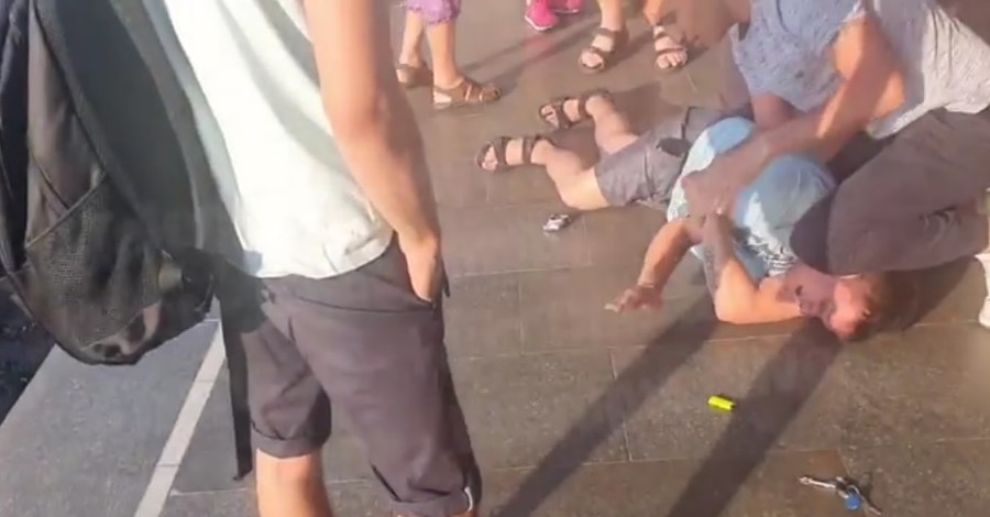 В Киеве мужчина с ножом бросался на людей в метро