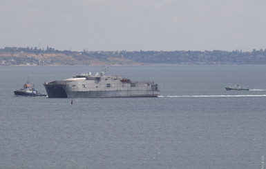 Новейший десантный катамаран доставил в Одессу  морских пехотинцев США