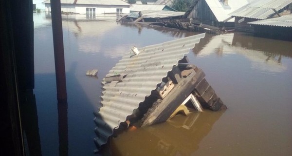 В России 40-тысячный город затопило по крыши