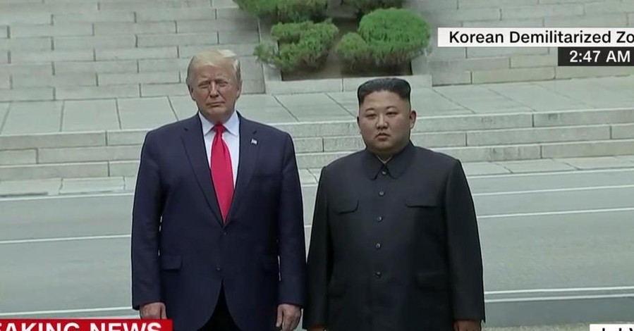 Трамп и Ким Чен Ын встретились на границе с Южной Кореей