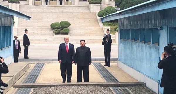 Трамп и Ким Чен Ын договорились вернуться к переговорам по ядерному разоружению
