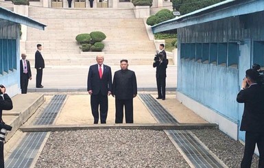 Трамп и Ким Чен Ын договорились вернуться к переговорам по ядерному разоружению