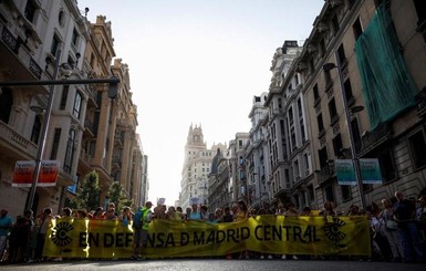 Тысячи испанцев требовали вернуть ограничения на загрязнения от автомобилей