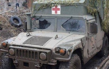 На Донбассе обстреляли санитарный автомобиль ВСУ: есть погибший
