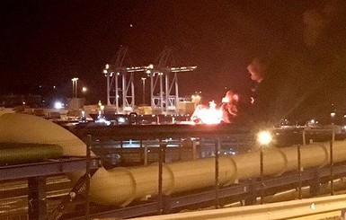 В турецком порту взорвался нефтяной танкер, есть жертвы
