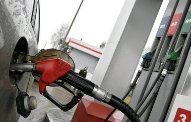После обращения представителя президента в Кабмине некоторые АЗС снизили цены на топливо