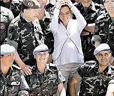 Испанский министр обороны родила бойца 