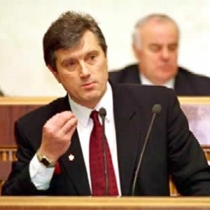 Ющенко отдал свою зарплату луганским сиротам 