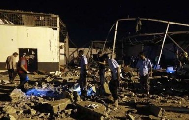Авиация разбомбила лагерь беженцев в Ливии, погибли 40 человек