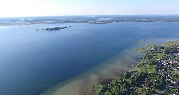 Самое глубокое озеро Украины отошло от берегов на 50 метров