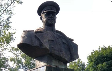Памятник Жукову в Харькове вернули на место