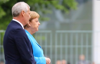У Меркель снова случился приступ на публике