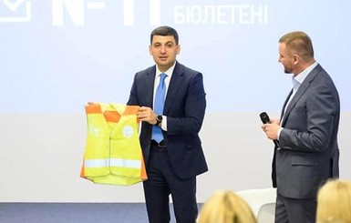 С 1 сентября украинским ученикам подарят светоотражающие жилеты