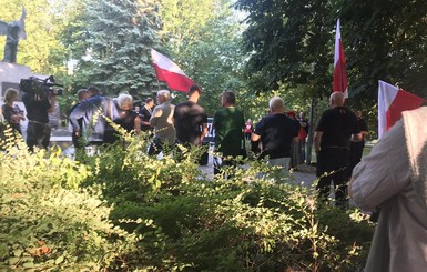 В Польше под антиукраинские лозунги досрочно прервали марш националистов