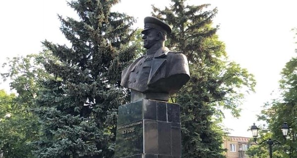 В Харькове протестовали против возвращения памятника Жукову