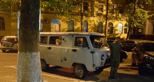 В Николаеве пьяные экс-нацгвардейцы напали на полицейского 