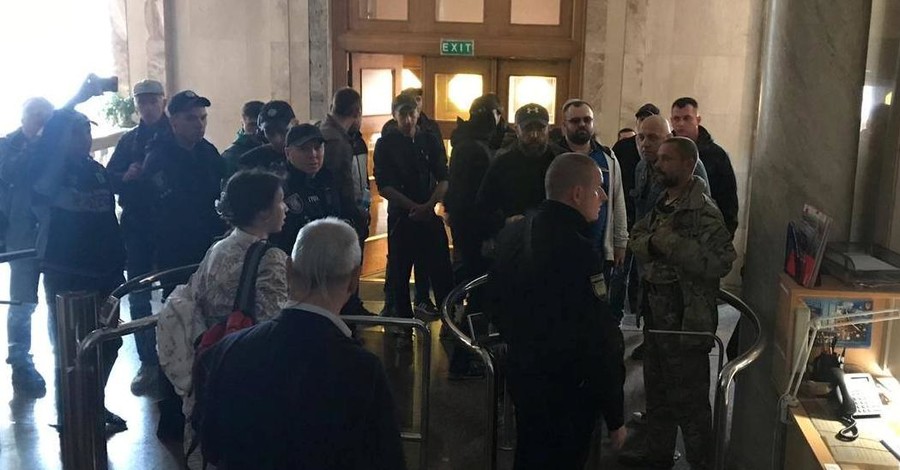 В ГБР заявили о захвате помещения ведомства политсилой Порошенко
