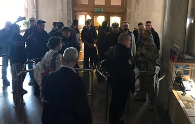 В ГБР заявили о захвате помещения ведомства политсилой Порошенко