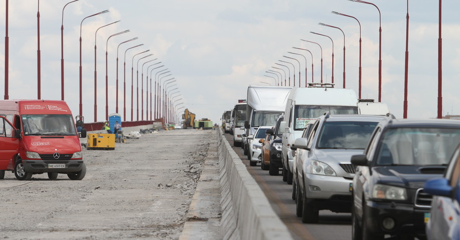 Пари с президентом: Центральный мост в Днепре перекроют на два месяца