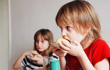 Сахар в продуктах детского питания превышает норму - Всемирная организация здравоохранения 