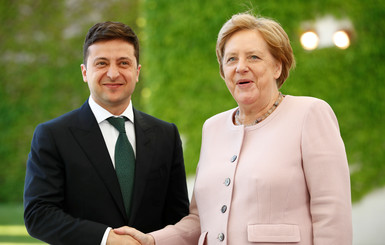 Зеленский обсудил с Меркель военнопленных, инвестиции и транзит газа