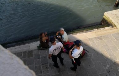 В Венеции на 950 евро оштрафовали туристов, которые варили кофе на мосту Риальто