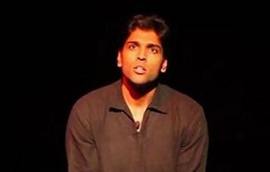 В Дубае на сцене скончался индийский комик 