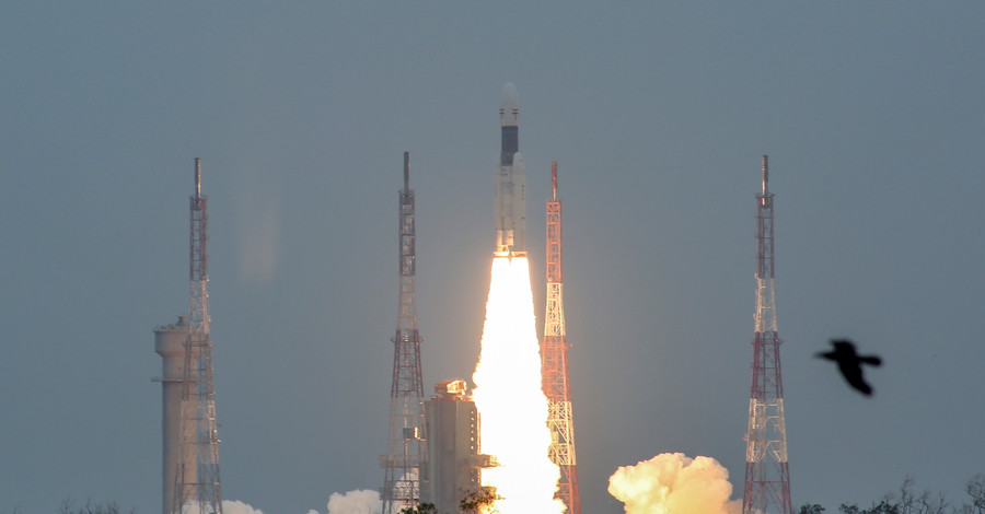 Индия отправила на Луну межпланетную станцию с посадочным модулем и луноходом