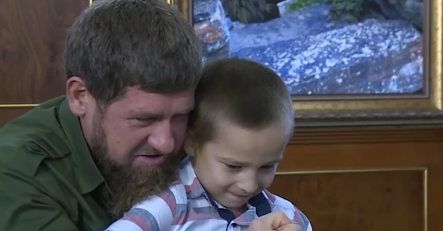 В Чечне шестилетнего мальчика сделали охранником Рамзана Кадырова