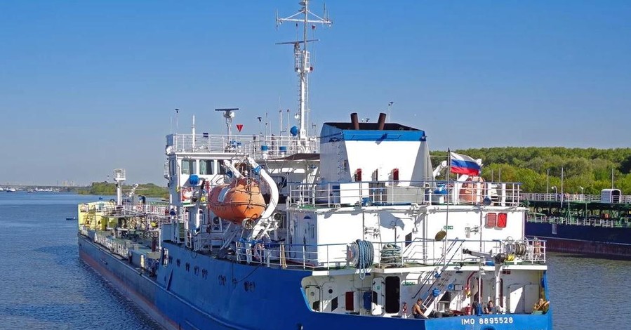 Официально: экипаж задержанного российского танкера на свободе и отправляется домой