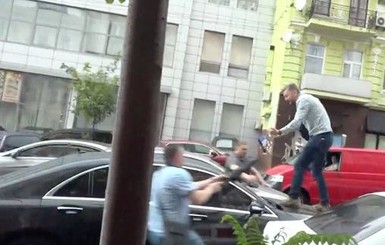 Визит Порошенко в ГБР закончился нападением на него и потасовкой