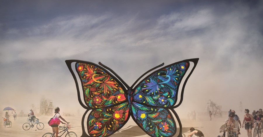 Наши на Burning Man 2019: сад детей, гигантская бабочка и дремлющий кокон