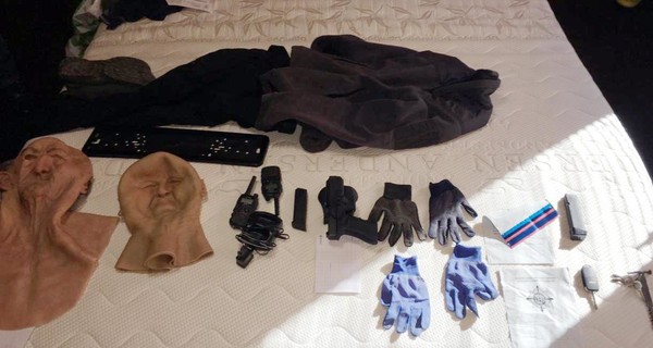 Ночью полиция штурмовала дом главаря банды грабителей ювелирных лавок