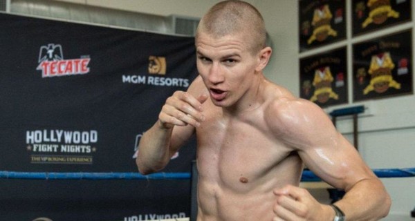 В Голливуде украинский боксер победил соперника в третьем раунде