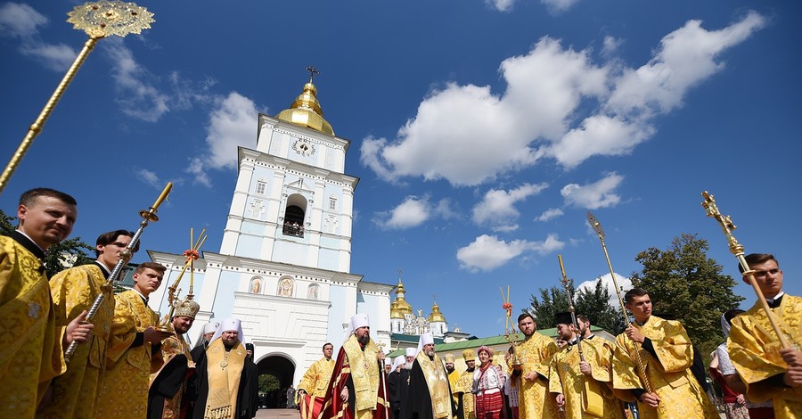 Православная церковь Украины проводит первый Крестный ход