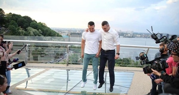 В Киеве новый стеклянный 