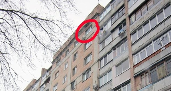 В Киеве мужчина на глазах у полиции спрыгнул с 10 этажа