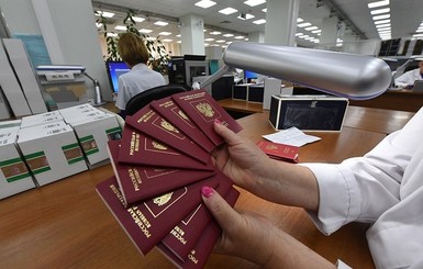 Выдача паспортов РФ в Донбассе: в военной прокуратуре допросили обладателей гражданства