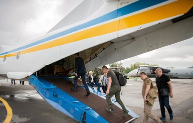 Членов ЦИК на проблемный избирательный округ №50 доставили самолетом МВД