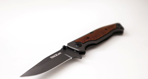 На Львовщине преступник с ножом ранил полицейского