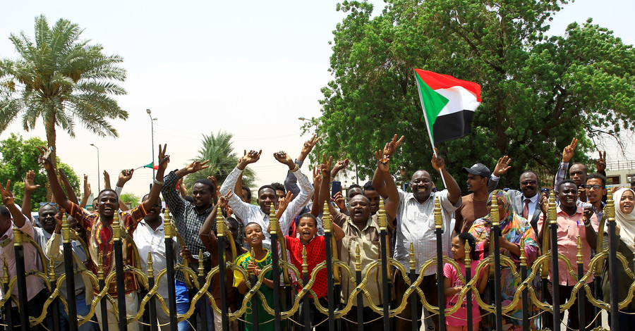 В Судане военные и оппозиция договорились о создании переходного правительства