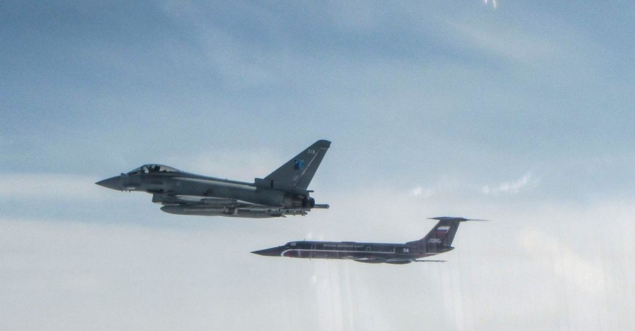 Британские истребители перехватили 5 российских военных самолетов