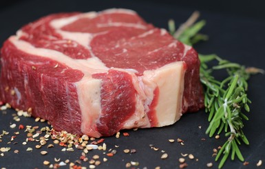Ученые установили связь между употреблением красного мяса и раком груди 