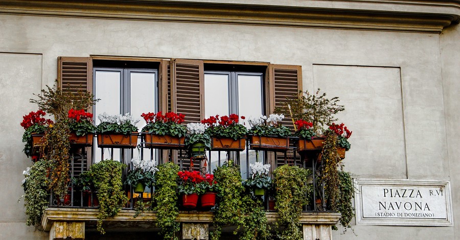 В Риме запретили сушить белье на балконе и сидеть на ступеньках