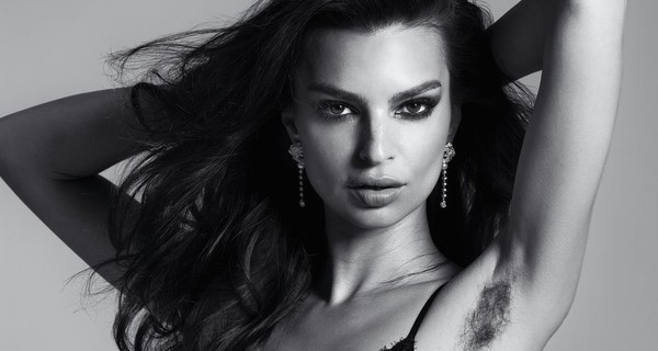 Эмили Ратаковски показала небритые подмышки, чтобы ее не называли слишком сексуальной 